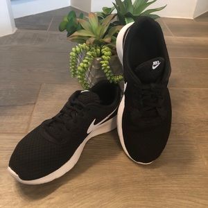 Nike Revolution 5 Youth Athletic shoes Sz 6.5